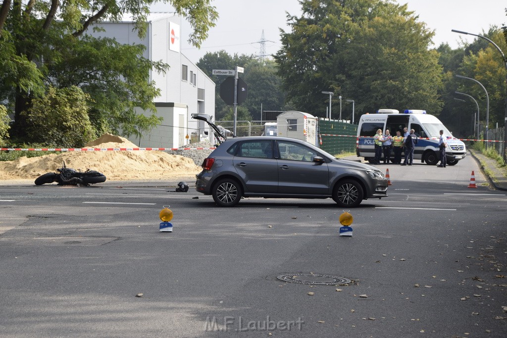 Schwerer Krad PKW Unfall Koeln Muelheim Am Springborn Cottbuserstr P048.JPG - Miklos Laubert